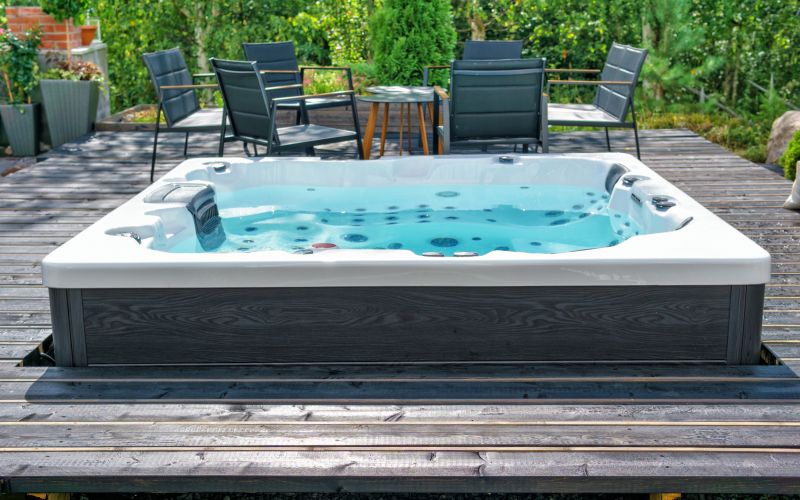 Luxury Spa-Style Tub